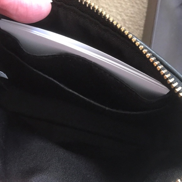 Coach ✨NWT ✨Boxed Signature Corner Zip wristlet. - Picture 4 of 5